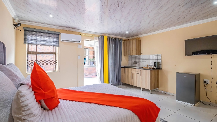 7 Bedroom Property for Sale in Mogwase Unit 4 North West